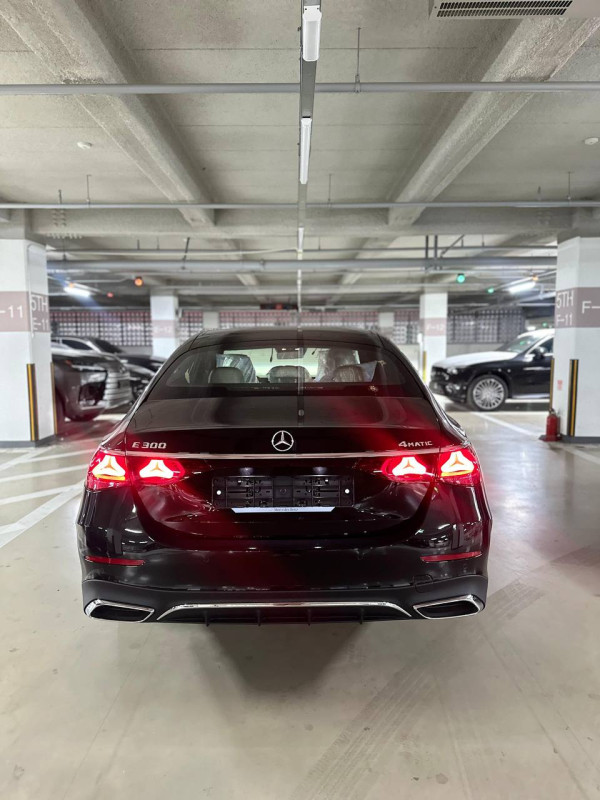 Mercedes-Benz E300 4Matic