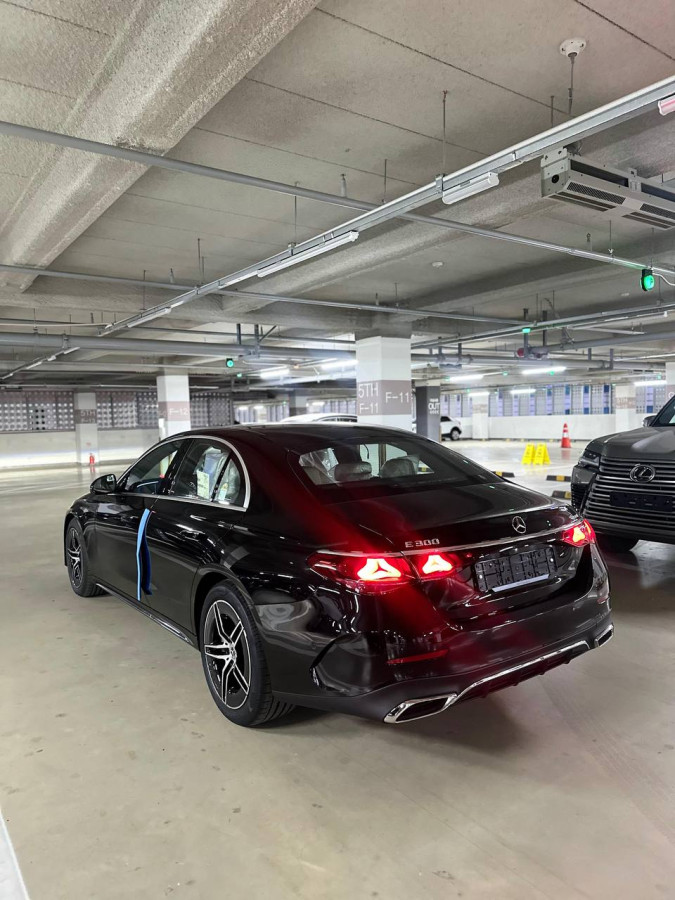 Mercedes-Benz E300 4Matic