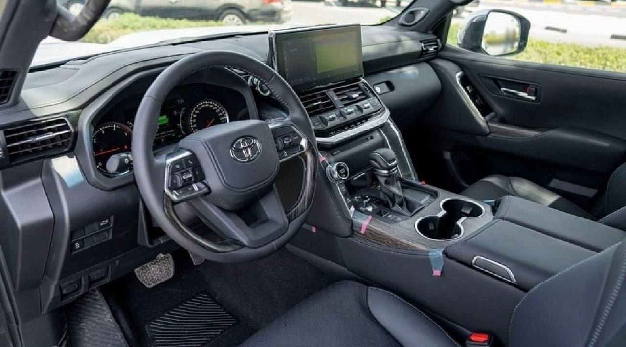 Toyota Land Cruiser 300 VXR