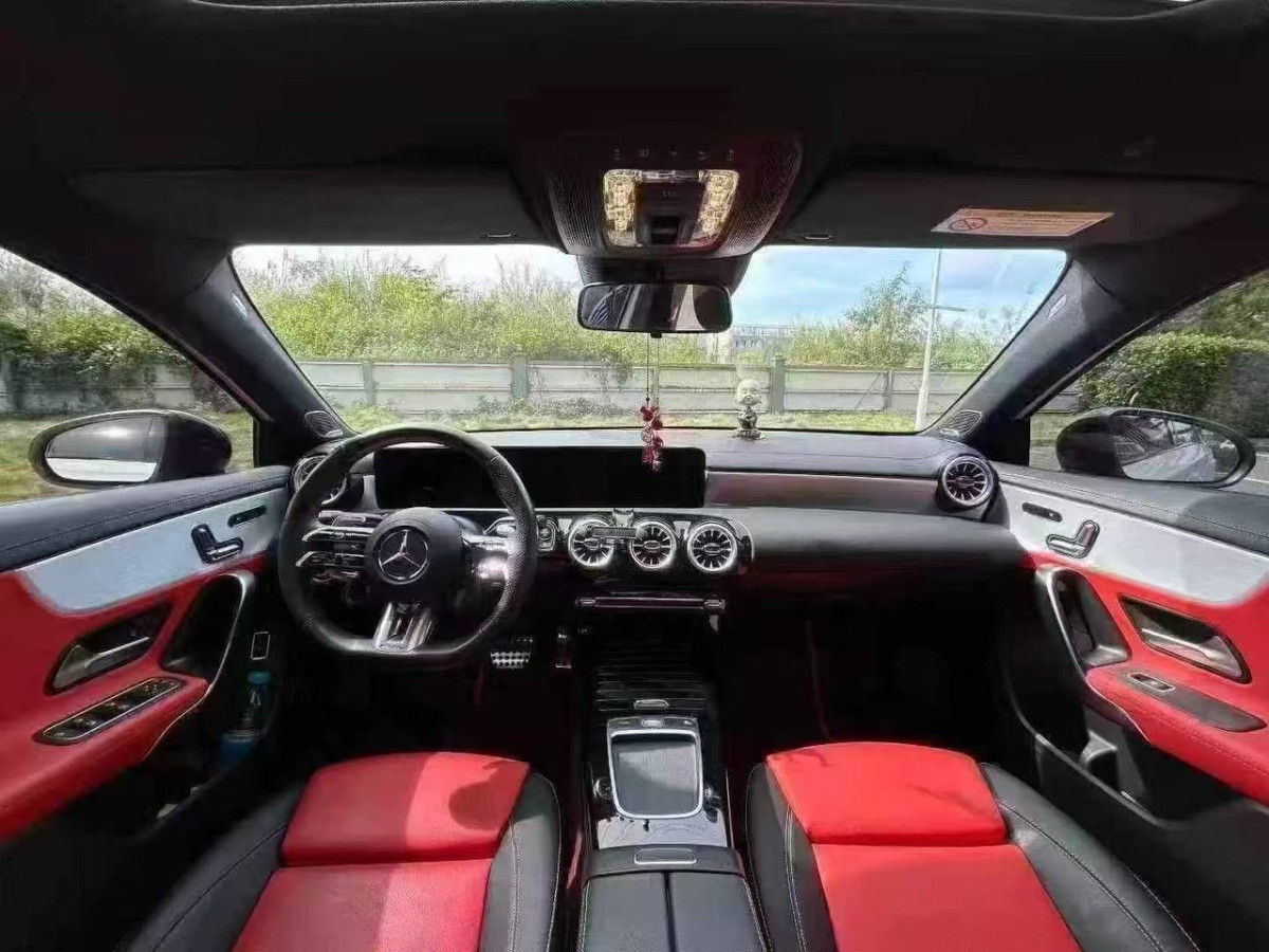 Mercedes-Benz A35L AMG